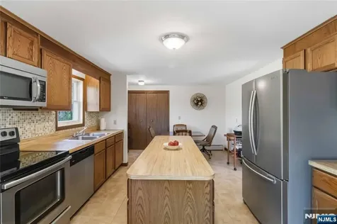 400 Lake Shore Drive West Milford NJ 07421