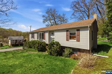 400 Lake Shore Drive West Milford NJ 07421
