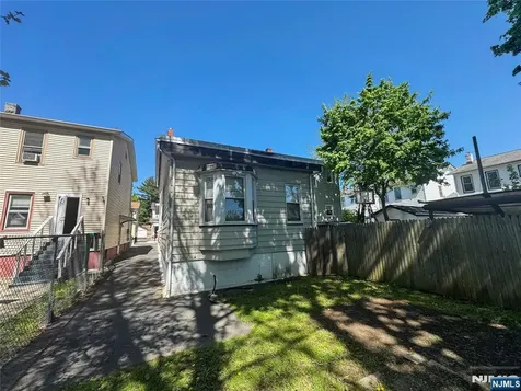 11 Lentz Place Irvington NJ 07111