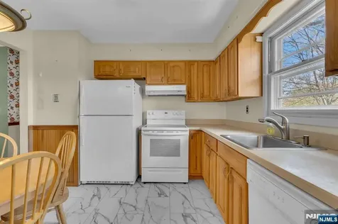 307 Santa Fe Trail Hopatcong NJ 07843