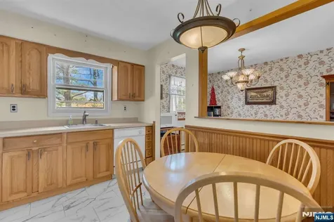 307 Santa Fe Trail Hopatcong NJ 07843