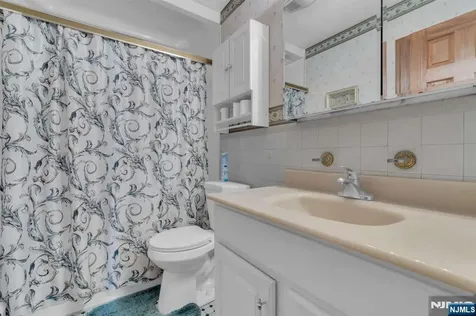 307 Santa Fe Trail Hopatcong NJ 07843