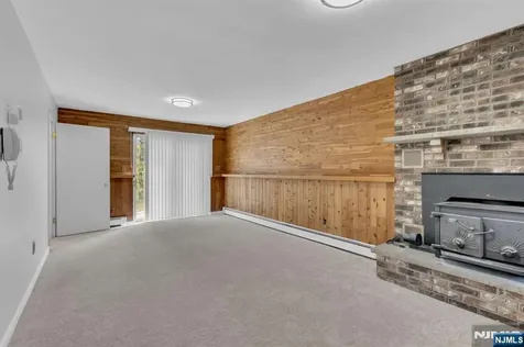 307 Santa Fe Trail Hopatcong NJ 07843