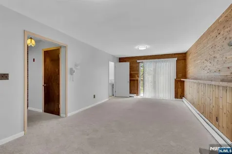 307 Santa Fe Trail Hopatcong NJ 07843