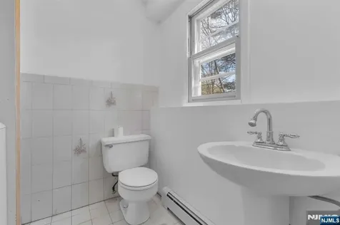 307 Santa Fe Trail Hopatcong NJ 07843