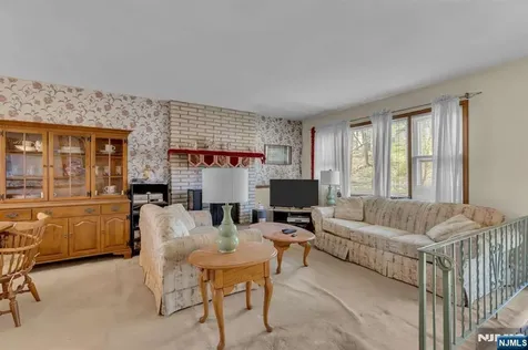 307 Santa Fe Trail Hopatcong NJ 07843