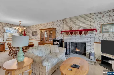 307 Santa Fe Trail Hopatcong NJ 07843