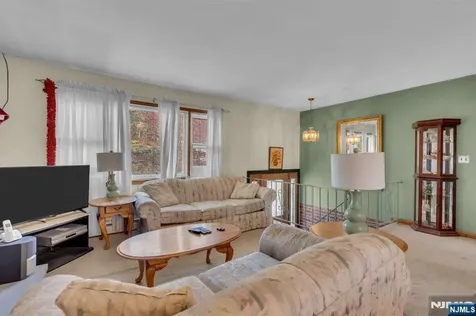 307 Santa Fe Trail Hopatcong NJ 07843