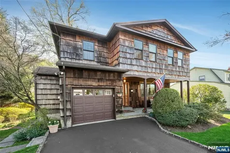 10 Woodmere Road Caldwell NJ 07006