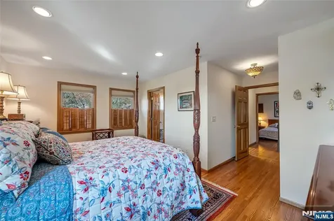 10 Woodmere Road Caldwell NJ 07006
