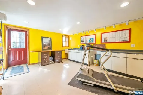 10 Woodmere Road Caldwell NJ 07006