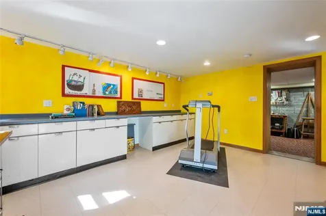 10 Woodmere Road Caldwell NJ 07006
