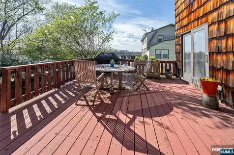 10 Woodmere Road Caldwell NJ 07006