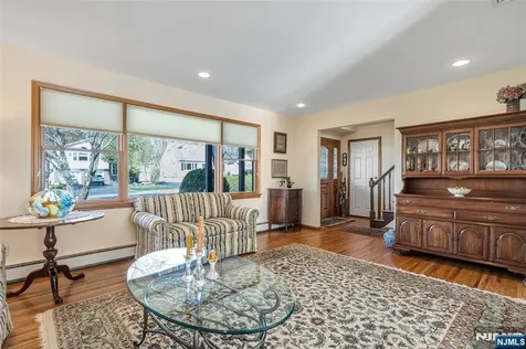 10 Woodmere Road Caldwell NJ 07006