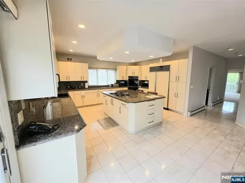 307 Center Street Englewood Cliffs NJ 07632