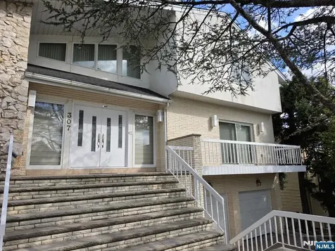 307 Center Street Englewood Cliffs NJ 07632