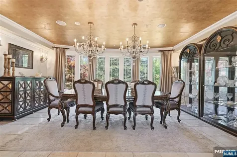 305 Blauvelt Court Paramus NJ 07652