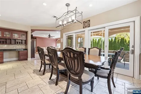 305 Blauvelt Court Paramus NJ 07652