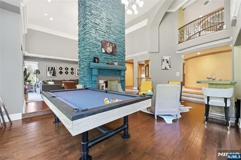 305 Blauvelt Court Paramus NJ 07652
