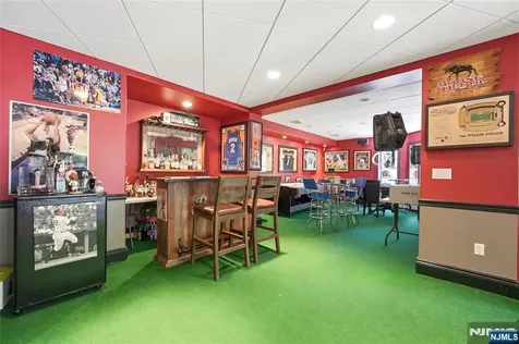 305 Blauvelt Court Paramus NJ 07652
