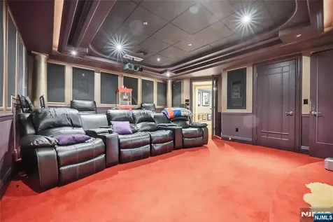 305 Blauvelt Court Paramus NJ 07652