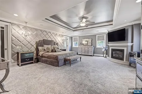 305 Blauvelt Court Paramus NJ 07652