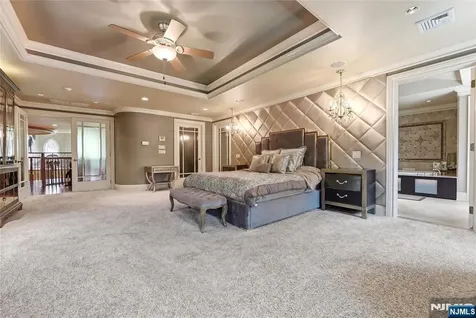 305 Blauvelt Court Paramus NJ 07652