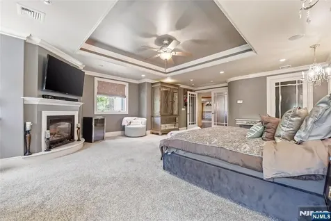 305 Blauvelt Court Paramus NJ 07652