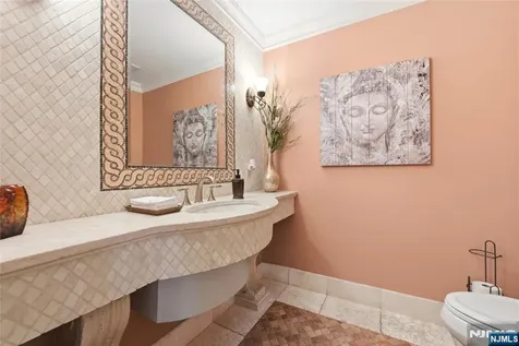 305 Blauvelt Court Paramus NJ 07652