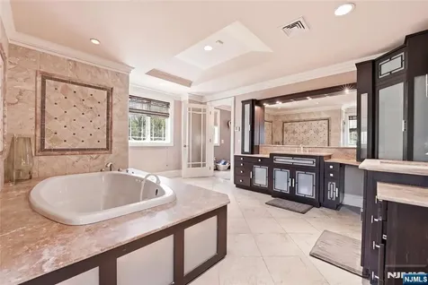 305 Blauvelt Court Paramus NJ 07652