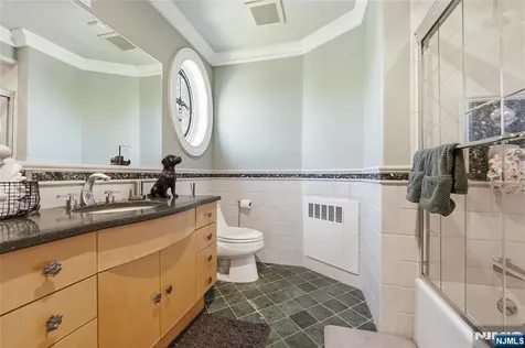 305 Blauvelt Court Paramus NJ 07652