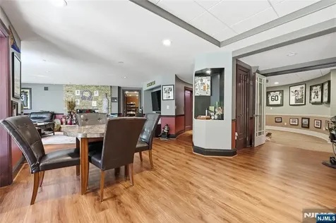 305 Blauvelt Court Paramus NJ 07652