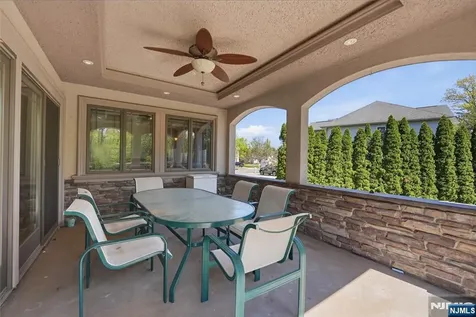 305 Blauvelt Court Paramus NJ 07652