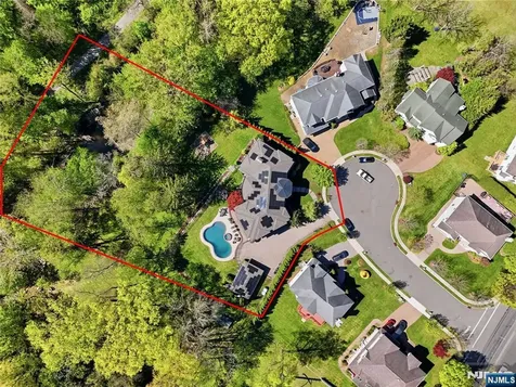 305 Blauvelt Court Paramus NJ 07652