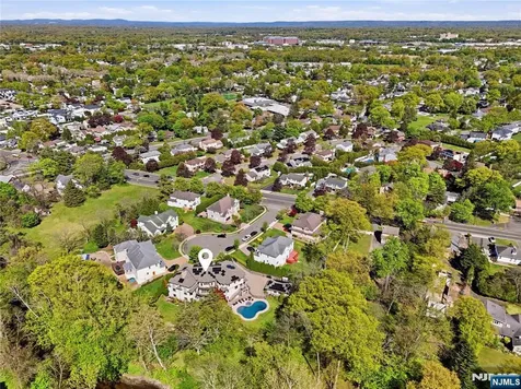 305 Blauvelt Court Paramus NJ 07652