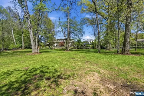 305 Blauvelt Court Paramus NJ 07652