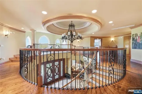 305 Blauvelt Court Paramus NJ 07652