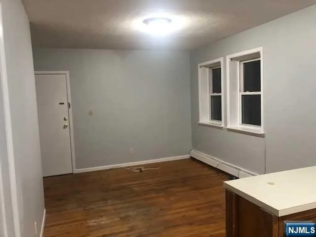 424 N 3rd Street East Newark NJ 07029