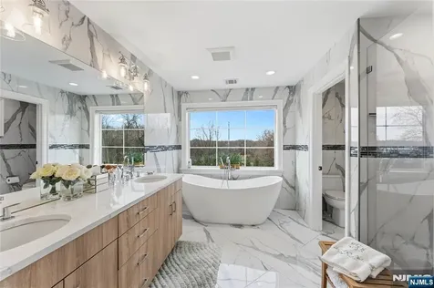 281 Beaufort Avenue Livingston NJ 07039
