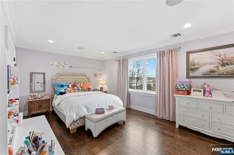 281 Beaufort Avenue Livingston NJ 07039