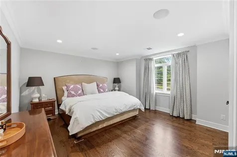 281 Beaufort Avenue Livingston NJ 07039