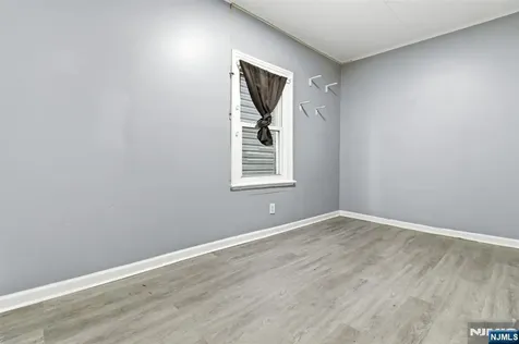 31 Hillman Street Paterson NJ 07522