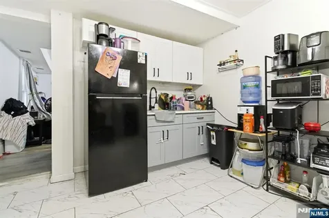 31 Hillman Street Paterson NJ 07522