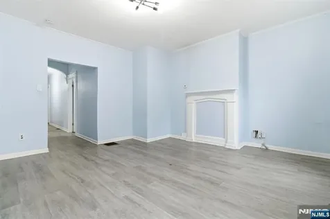 31 Hillman Street Paterson NJ 07522