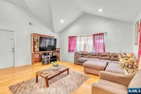 24 12th Avenue Paterson NJ 07501