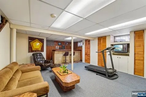 203 Lawrence Drive Paramus NJ 07652