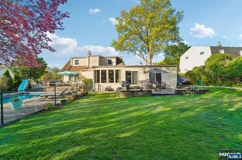 203 Lawrence Drive Paramus NJ 07652