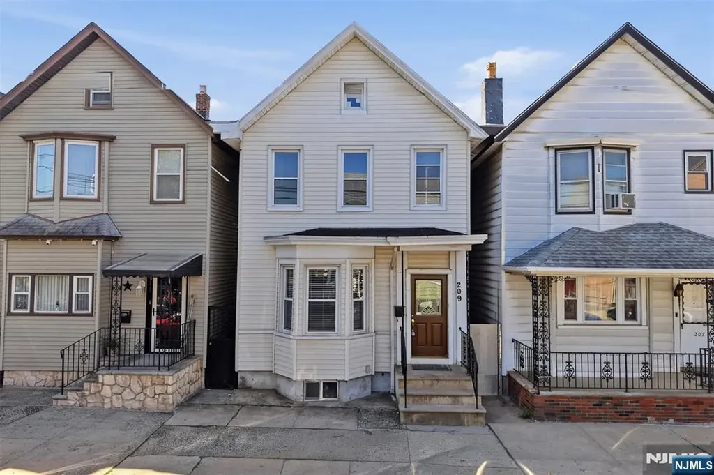 209 Hamilton Street Harrison NJ 07029