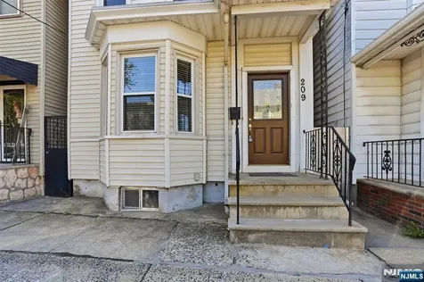 209 Hamilton Street Harrison NJ 07029