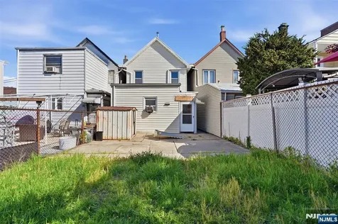 209 Hamilton Street Harrison NJ 07029